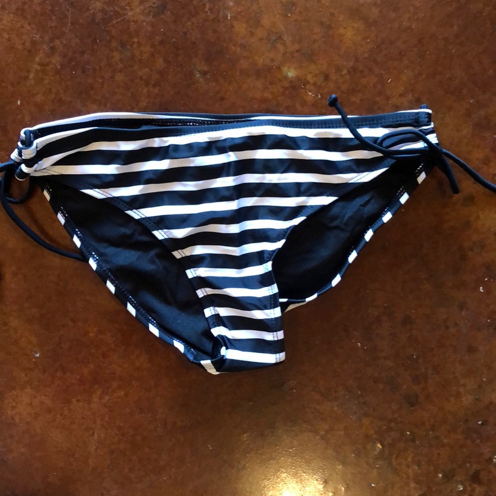 Small black and white bikini bottoms side tie